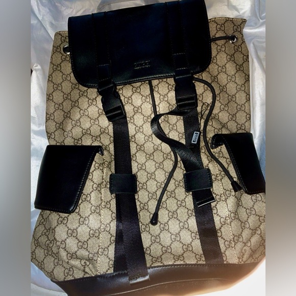 Gucci Beige and Black GG Supreme Backpack - Picture 2 of 12